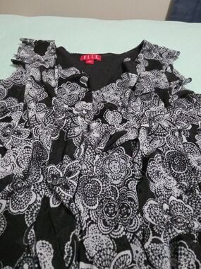 ELLE Black & White Floral Ruffle Blouse